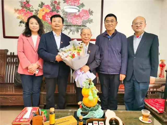 GPHL leadership visits TCM expert and retired senior leaders ahead of Spring Festival